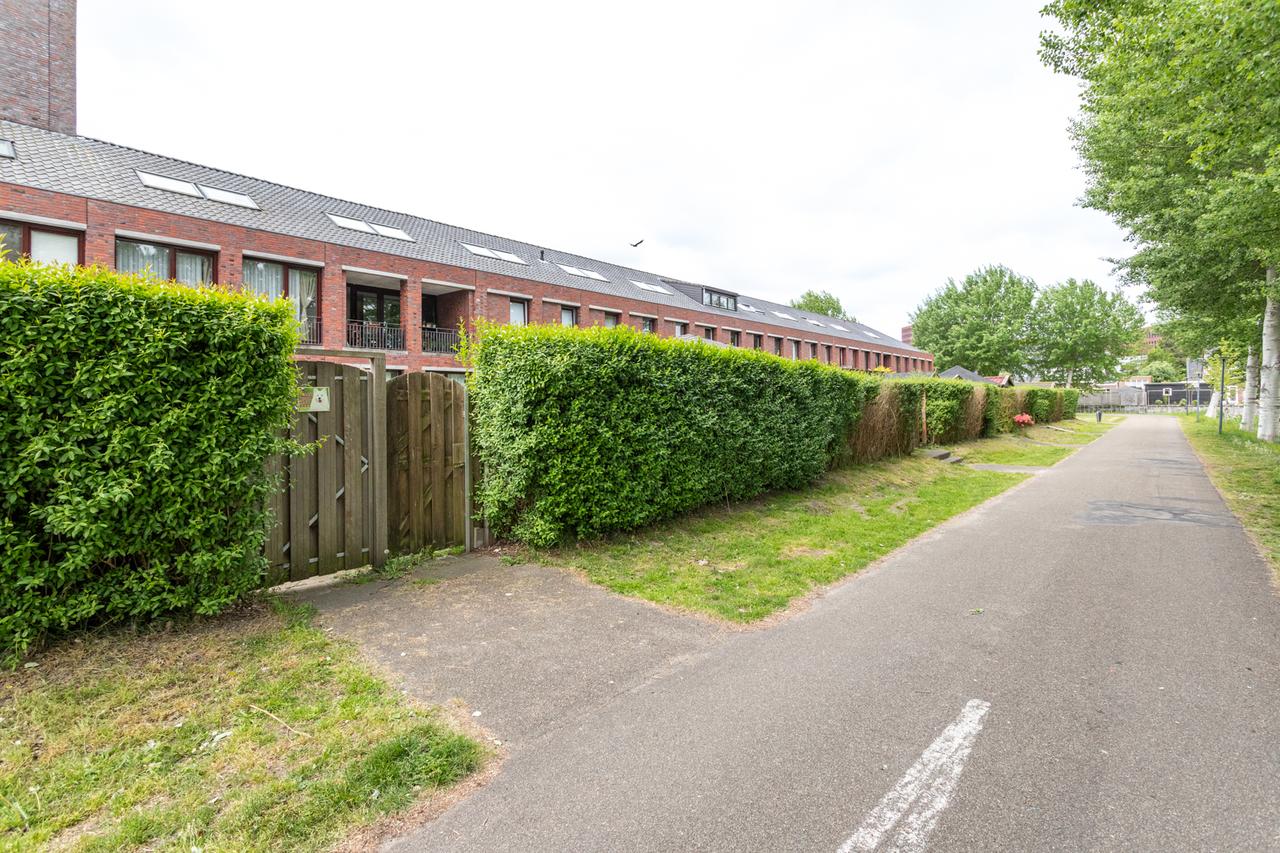 Furnished 165m² apartment with garage in Nootdorp - Image 49