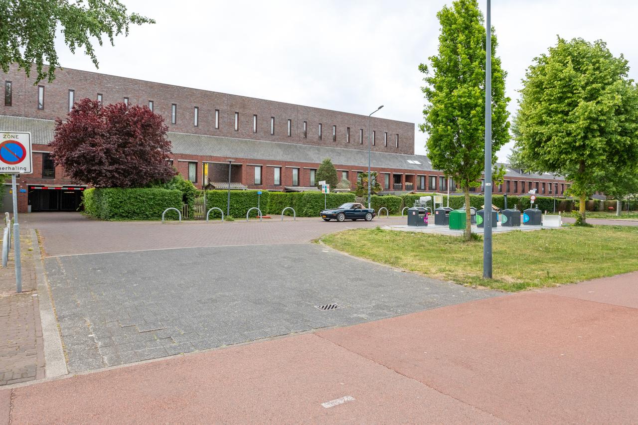 Furnished 165m² apartment with garage in Nootdorp - Image 55