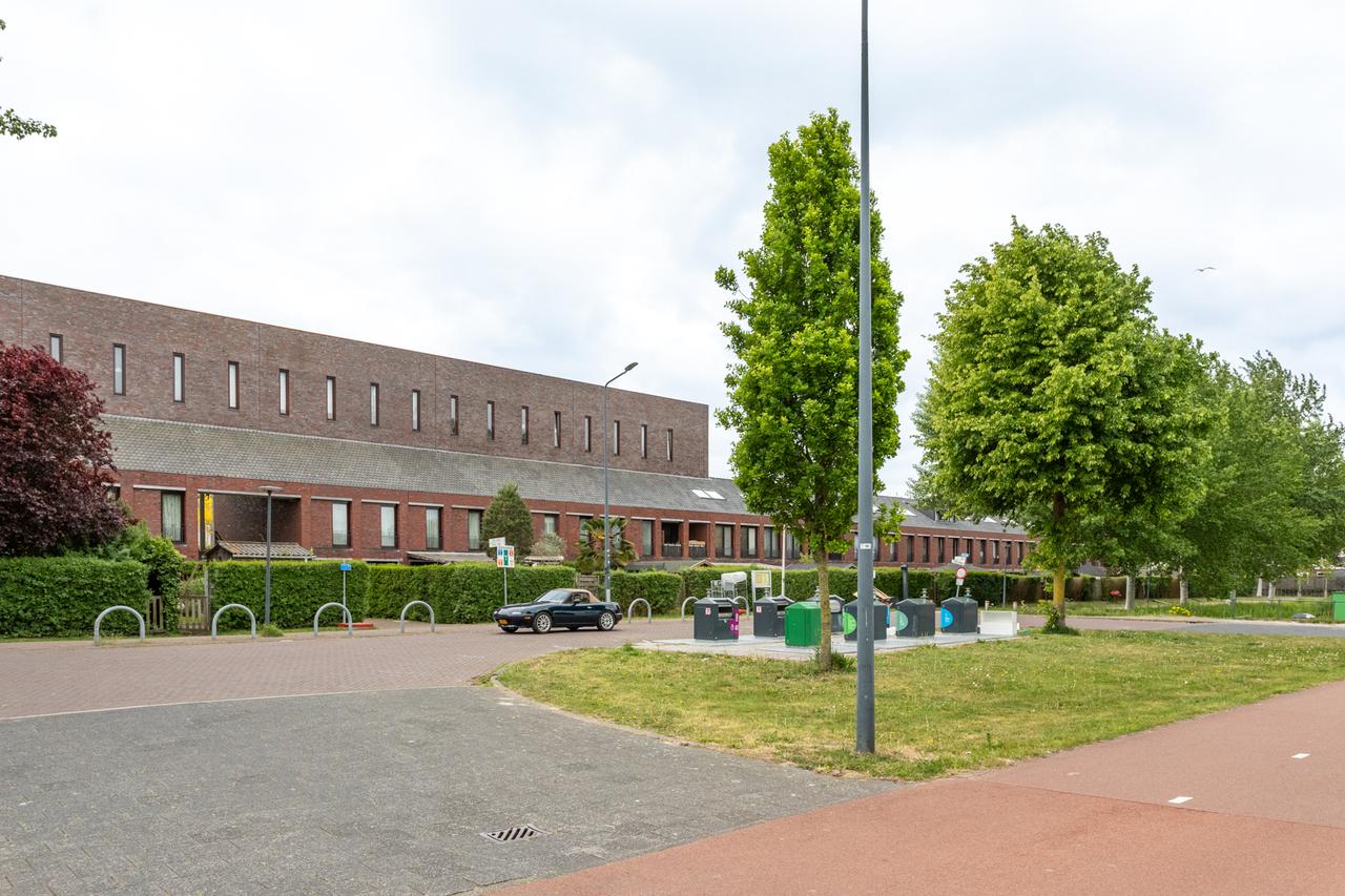 Furnished 165m² apartment with garage in Nootdorp - Image 56