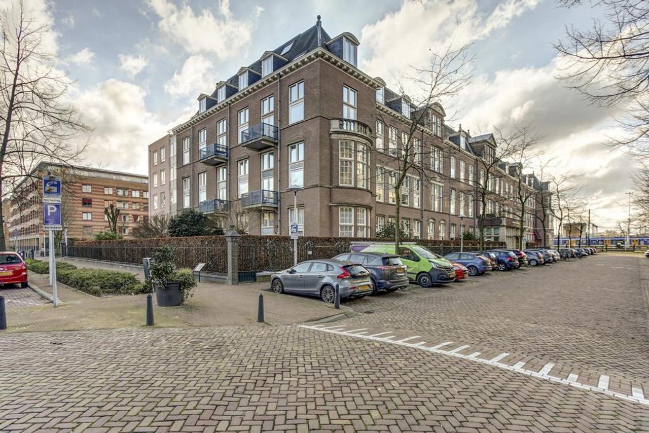 Hoge plafonds en twee badkamers in Utrecht - Afbeelding 1