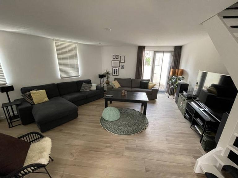 Furnished 86 m² Apartment with Terrace - Image 2