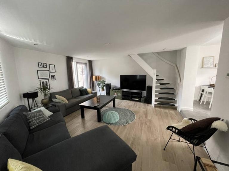 Furnished 86 m² Apartment with Terrace - Image 3
