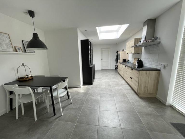 Furnished 86 m² Apartment with Terrace - Image 4