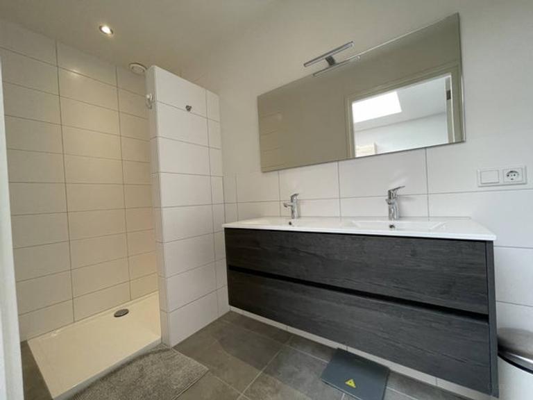 Furnished 86 m² Apartment with Terrace - Image 8
