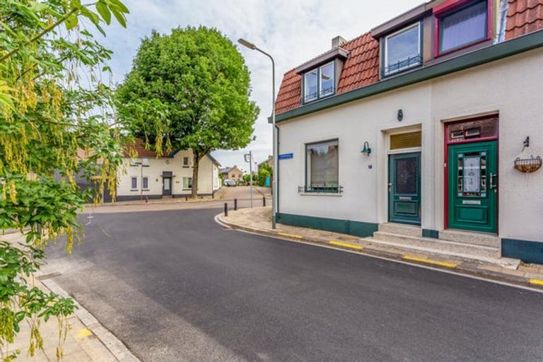 121 m² woonruimte met tuin in Munstergeleen - Afbeelding 2