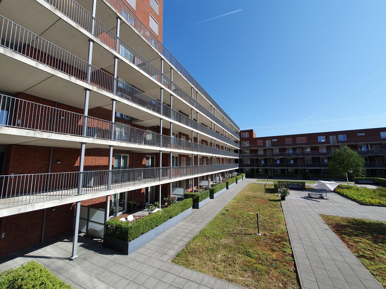 108 m² wonen met eigen parkeerplaats - Afbeelding 1