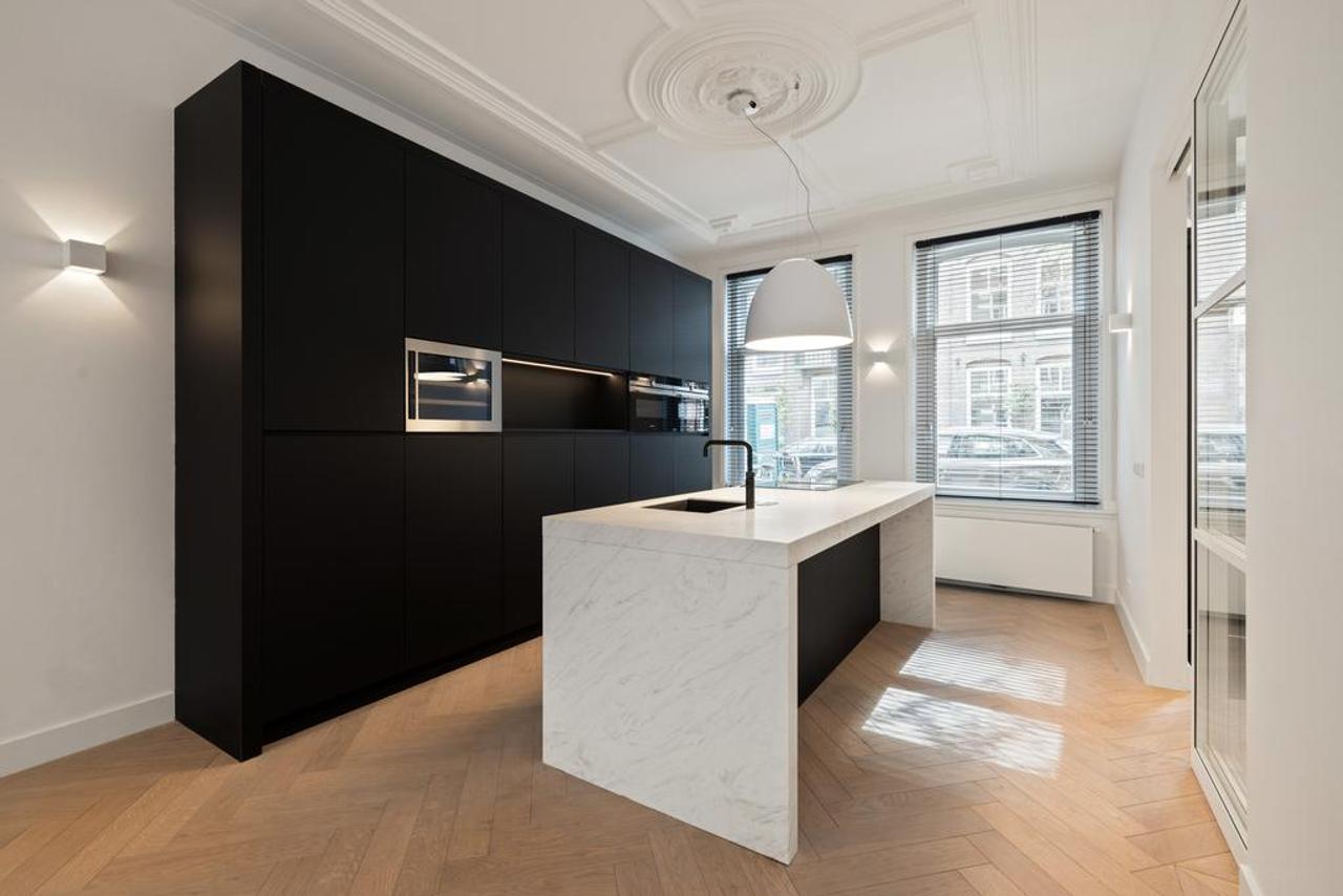 220 m² Living Space with City Garden in Oud-Zuid - Image 3