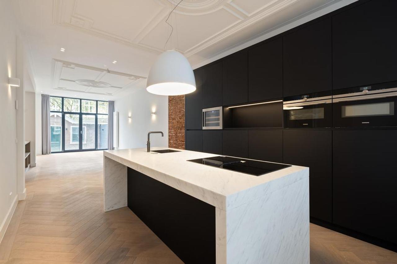 220 m² Living Space with City Garden in Oud-Zuid - Image 4