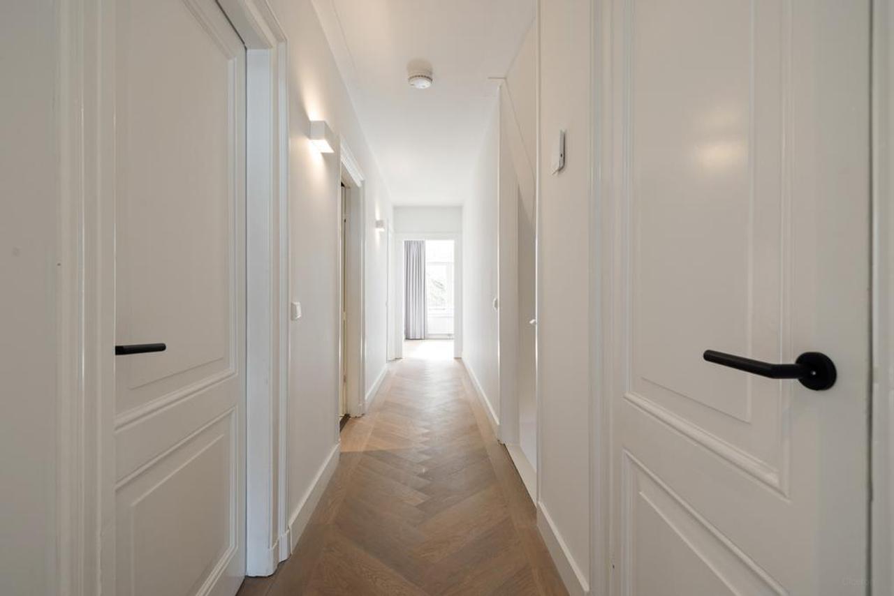 220 m² Living Space with City Garden in Oud-Zuid - Image 5
