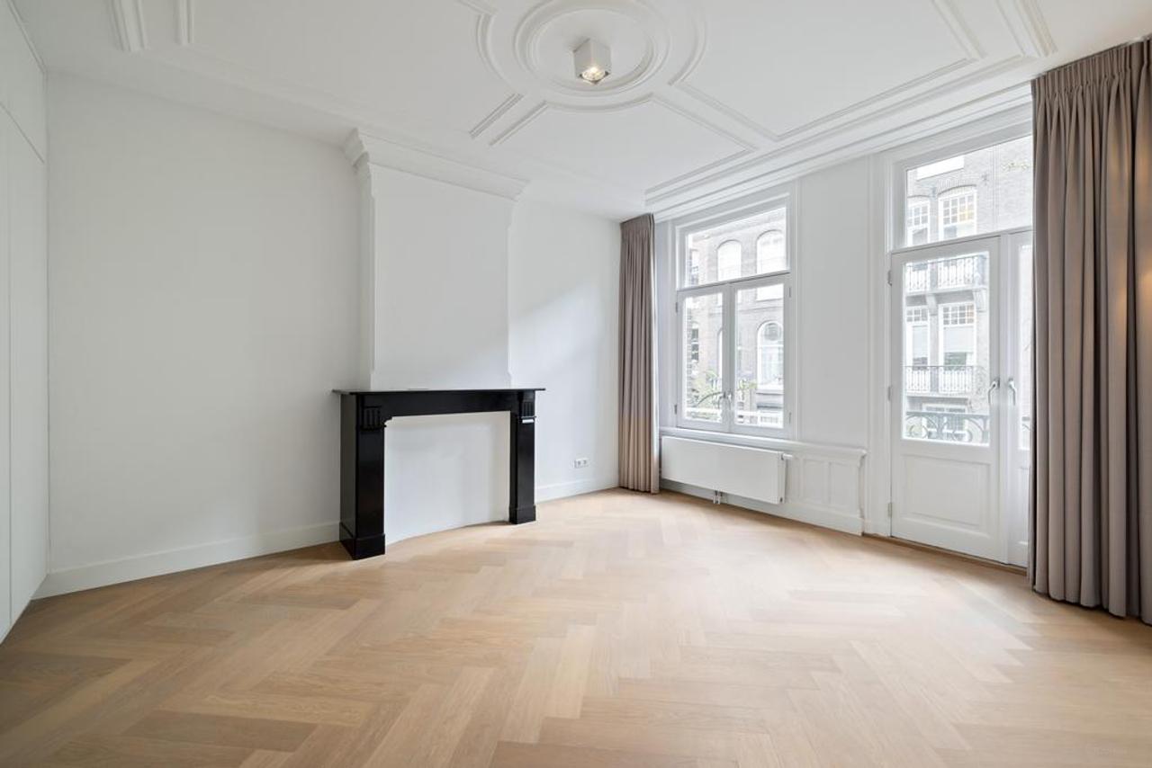220 m² Living Space with City Garden in Oud-Zuid - Image 6