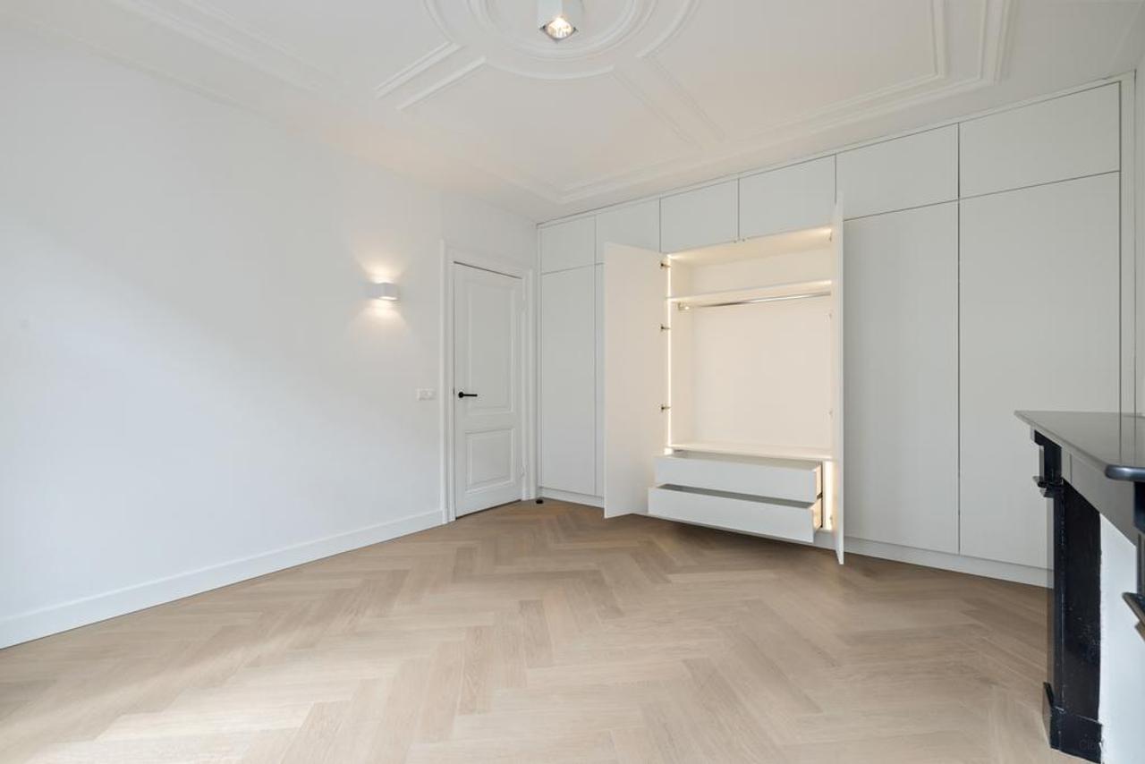 220 m² Living Space with City Garden in Oud-Zuid - Image 7
