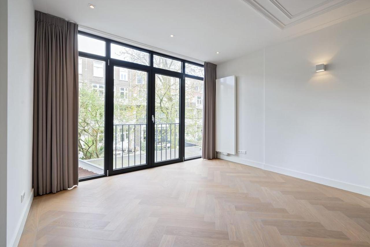 220 m² Living Space with City Garden in Oud-Zuid - Image 10