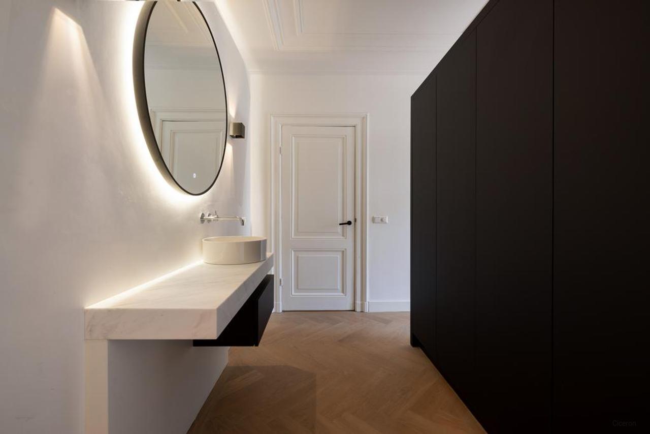 220 m² Living Space with City Garden in Oud-Zuid - Image 12