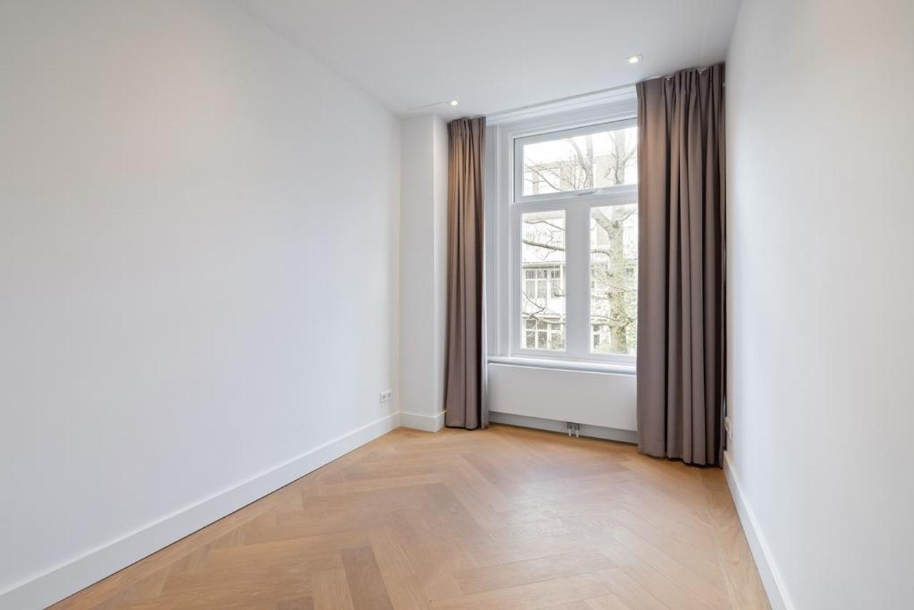 220 m² Living Space with City Garden in Oud-Zuid - Image 13