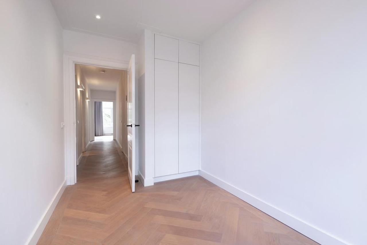 220 m² Living Space with City Garden in Oud-Zuid - Image 14