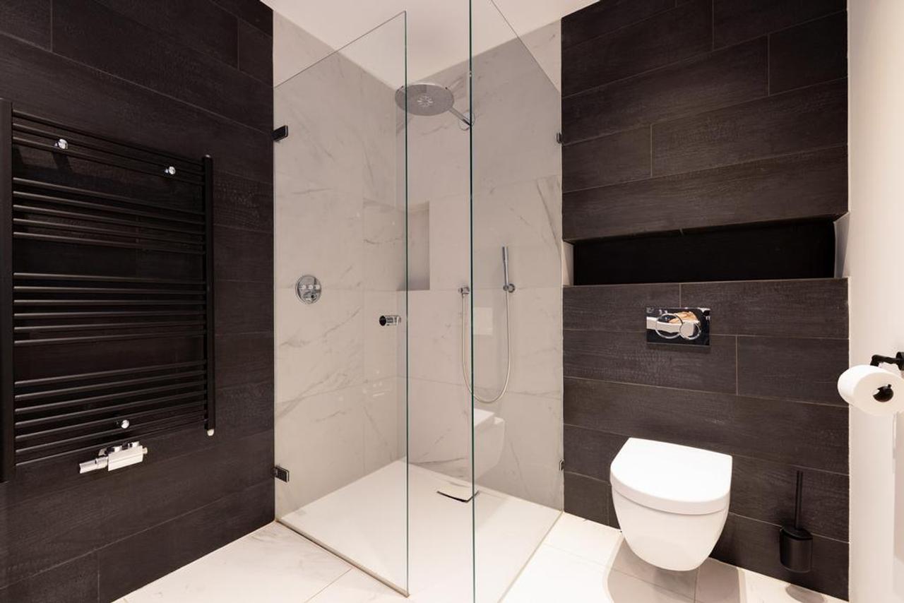 220 m² Living Space with City Garden in Oud-Zuid - Image 16