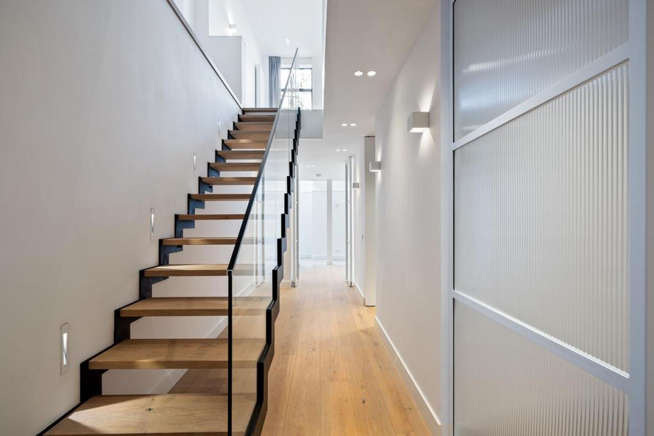 220 m² Living Space with City Garden in Oud-Zuid - Image 17