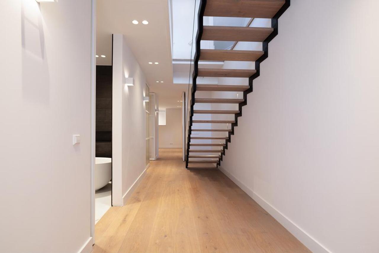 220 m² Living Space with City Garden in Oud-Zuid - Image 18