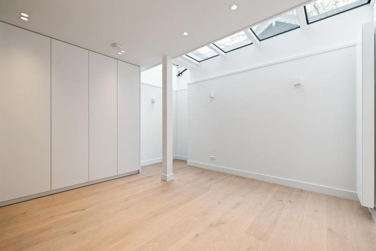 220 m² Living Space with City Garden in Oud-Zuid - Image 19