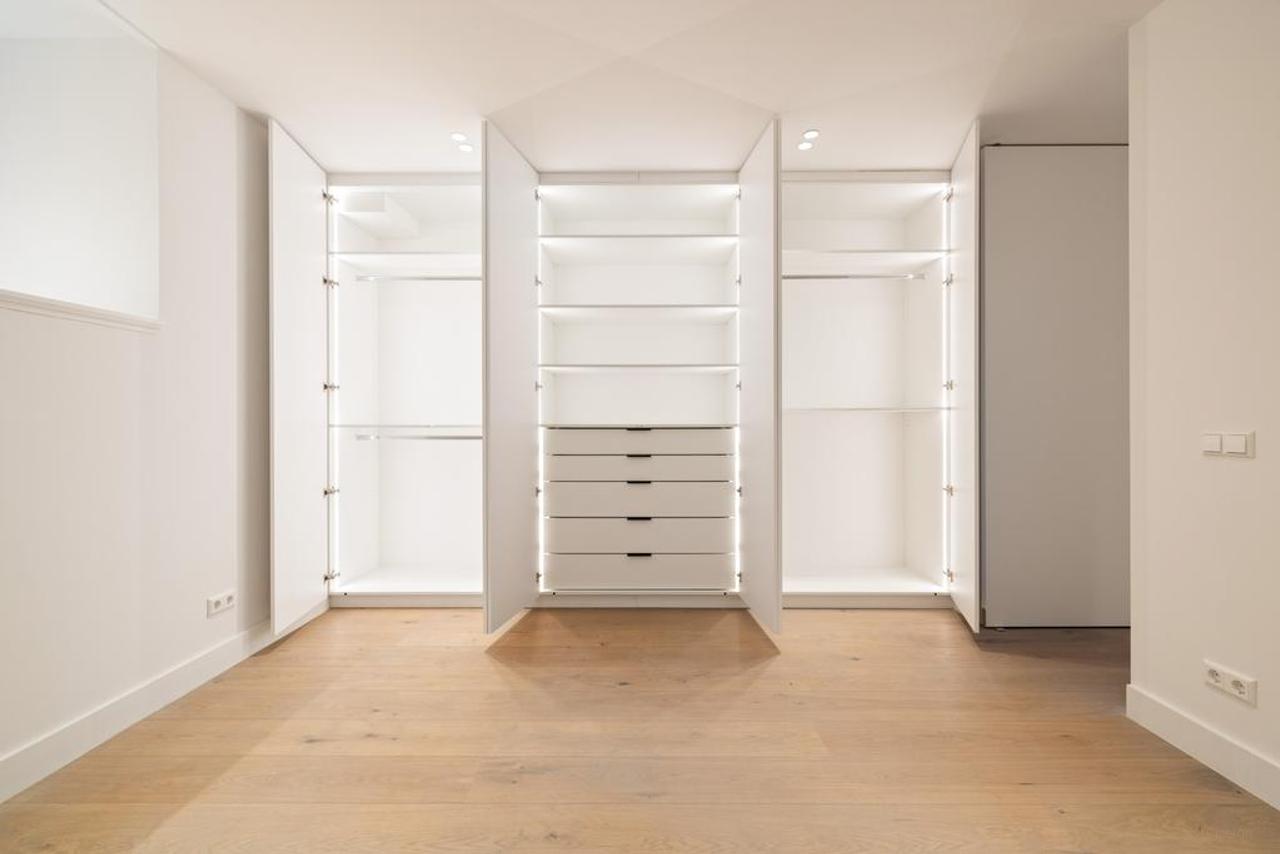 220 m² Living Space with City Garden in Oud-Zuid - Image 22