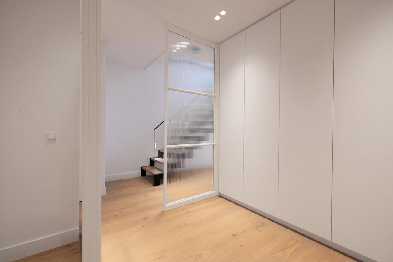 220 m² Living Space with City Garden in Oud-Zuid - Image 23
