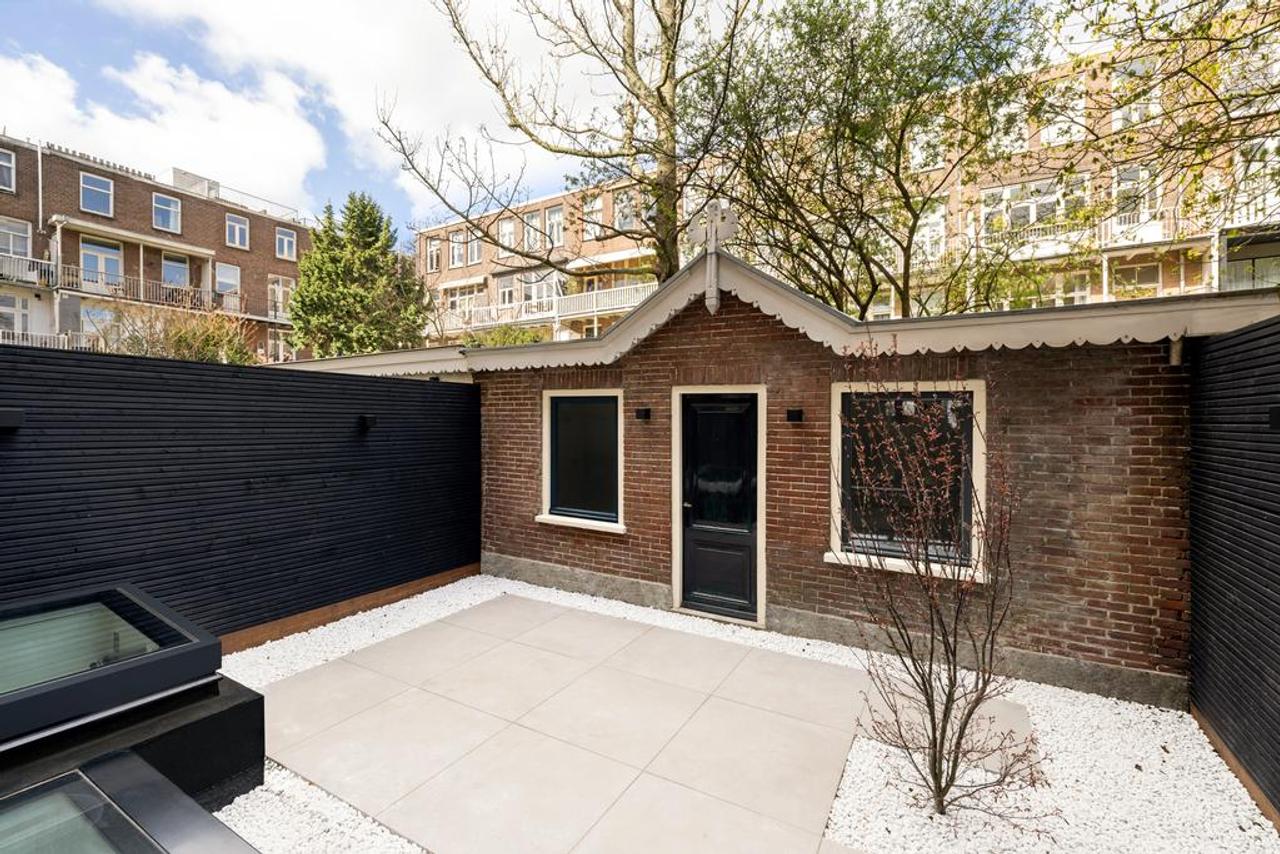 220 m² Living Space with City Garden in Oud-Zuid - Image 26