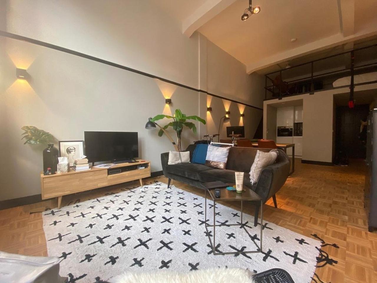 Gemeubileerd 75m² appartement met vide - Afbeelding 2