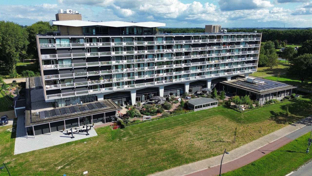 Licht 4-kamer appartement met balkon in Emmeloord - Afbeelding 1
