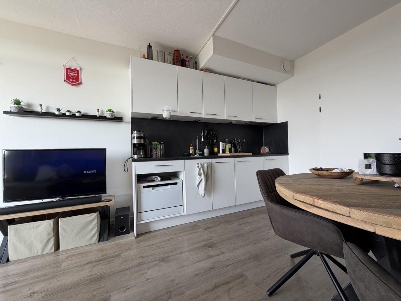 Licht 4-kamer appartement met balkon in Emmeloord - Afbeelding 4