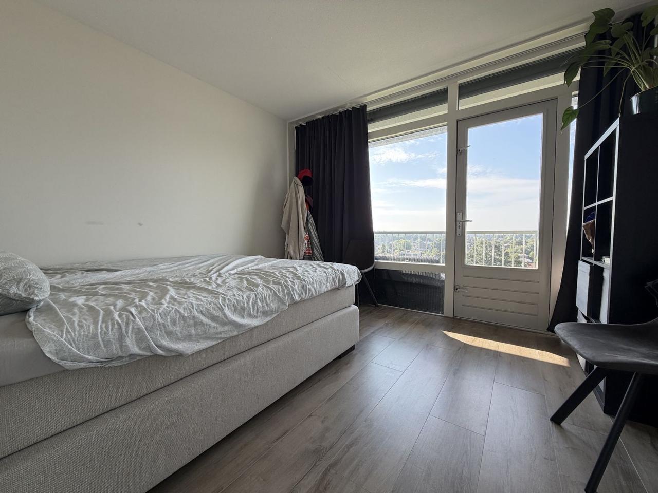 Licht 4-kamer appartement met balkon in Emmeloord - Afbeelding 6