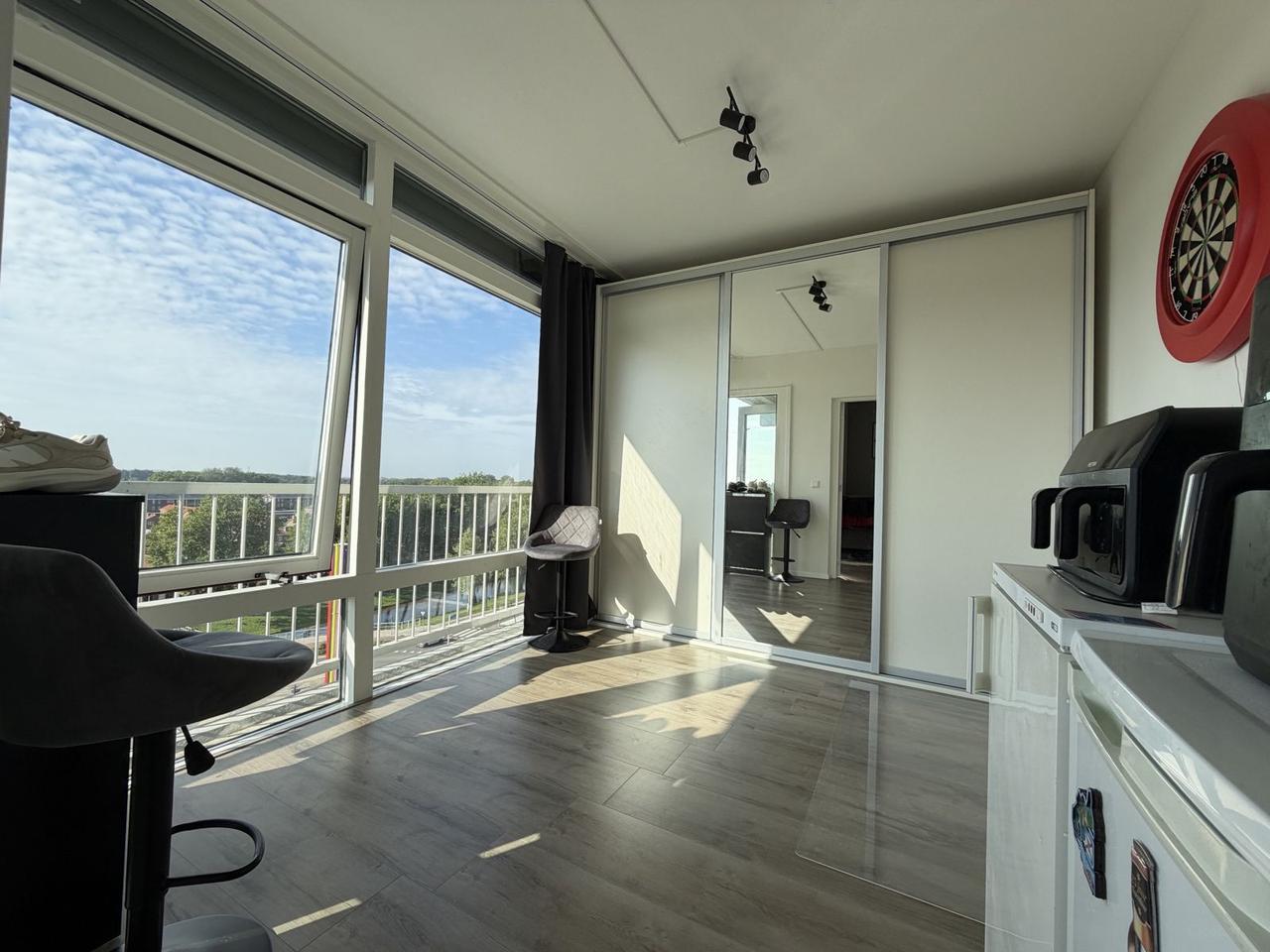 Licht 4-kamer appartement met balkon in Emmeloord - Afbeelding 8