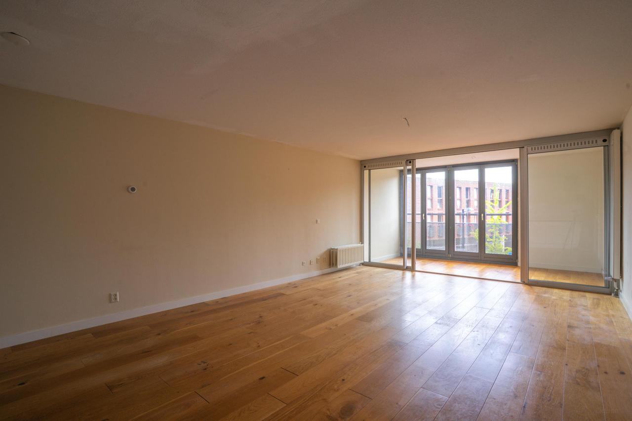 Modern 81 m² Apartment in Eastern Docklands - Image 2