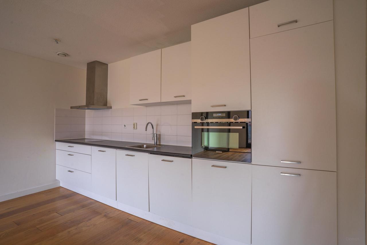 Modern 81 m² Apartment in Eastern Docklands - Image 4