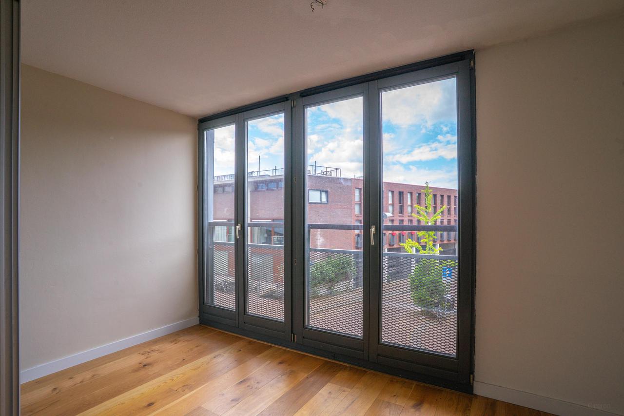Modern 81 m² Apartment in Eastern Docklands - Image 7