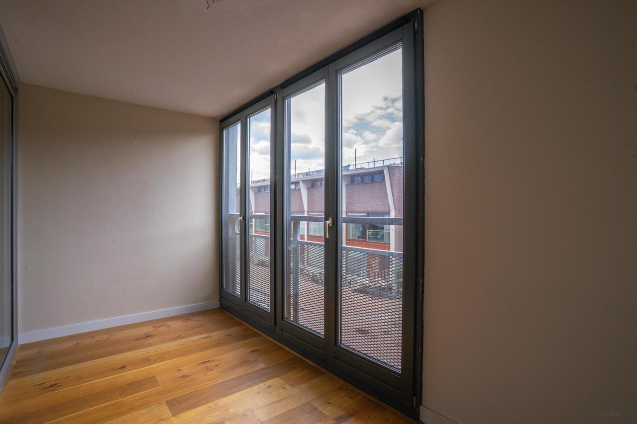 Modern 81 m² Apartment in Eastern Docklands - Image 8