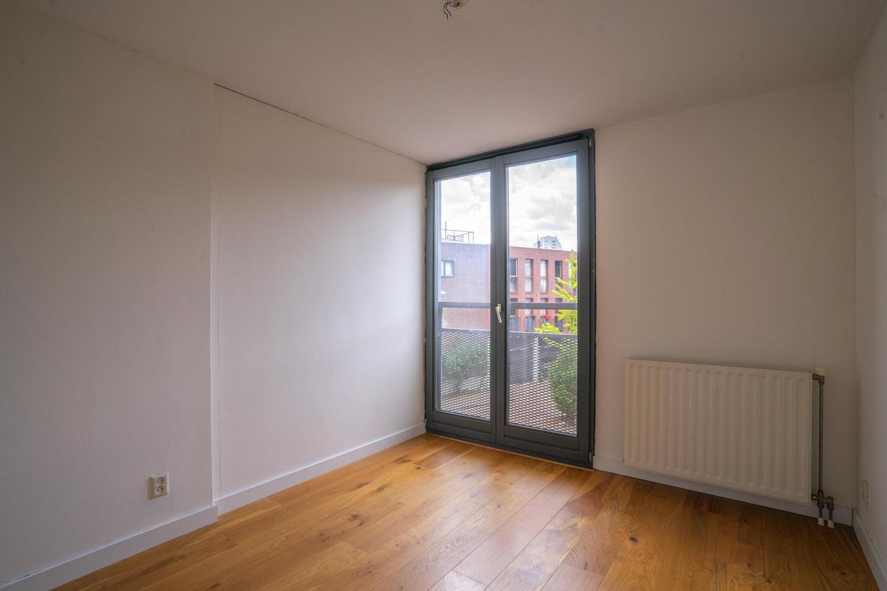 Modern 81 m² Apartment in Eastern Docklands - Image 11