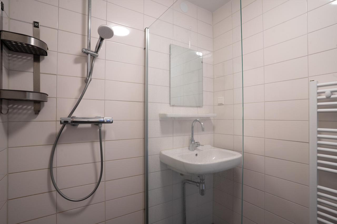 Modern 81 m² Apartment in Eastern Docklands - Image 13