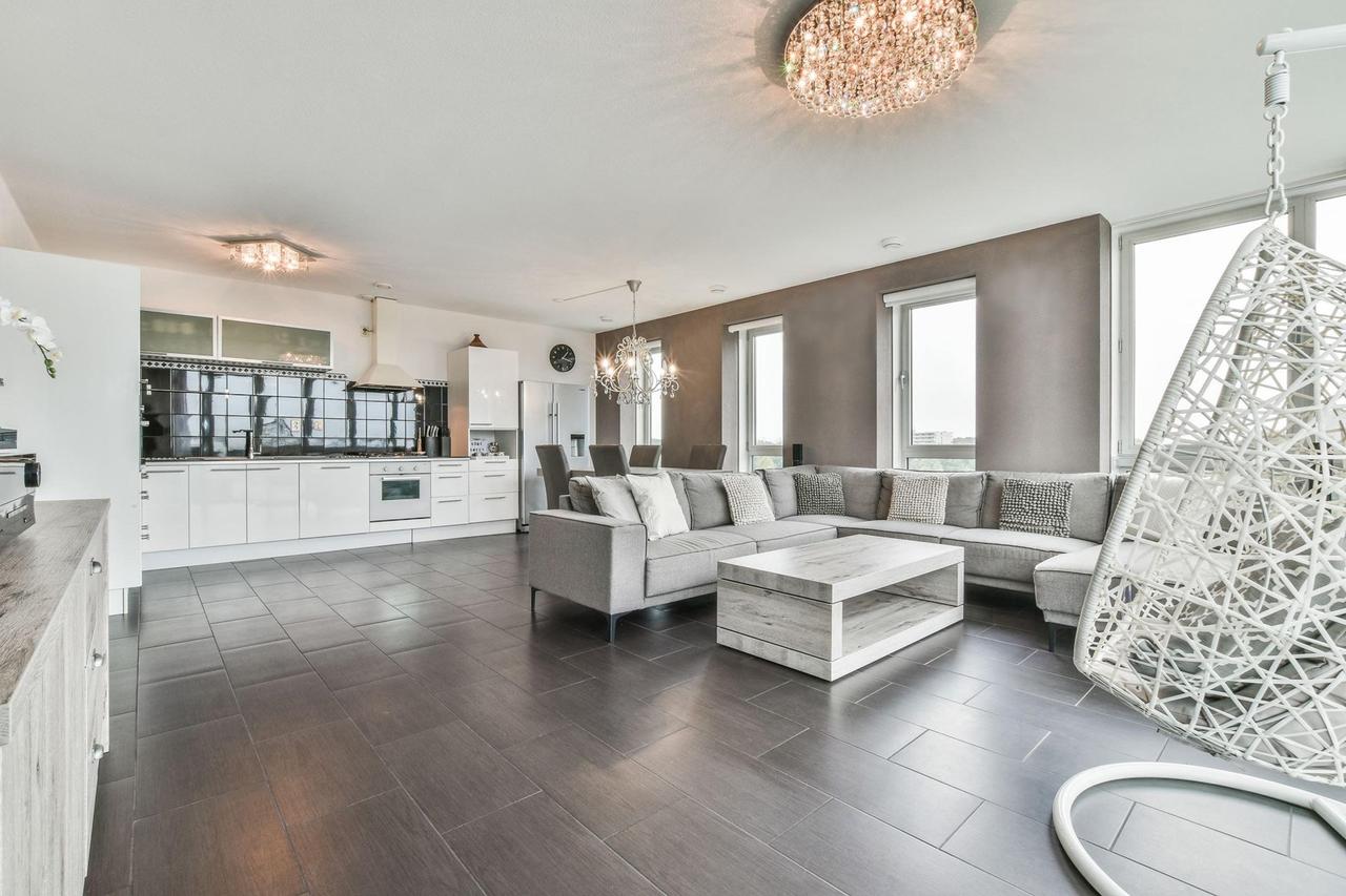 83 m² with views in Bijlmer Centrum - Image 1