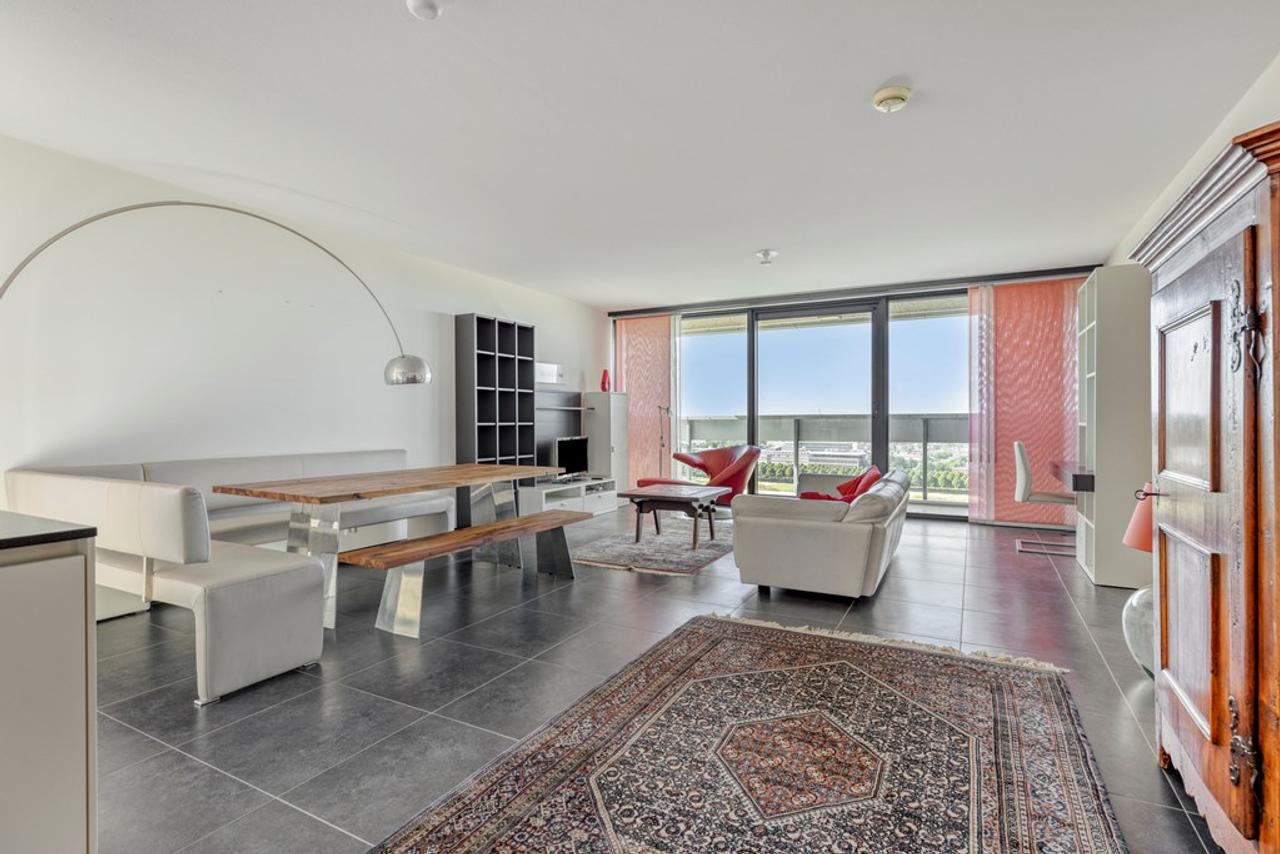 119m² hoekappartement op 17e verdieping - Afbeelding 1