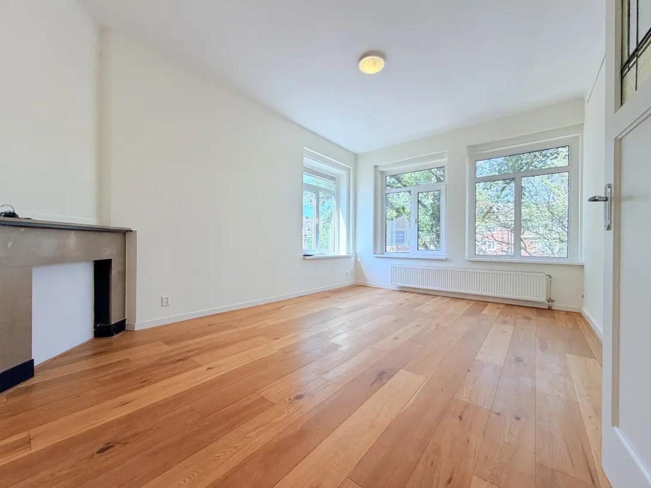 104 m² hoekappartement met drie slaapkamers - Afbeelding 1