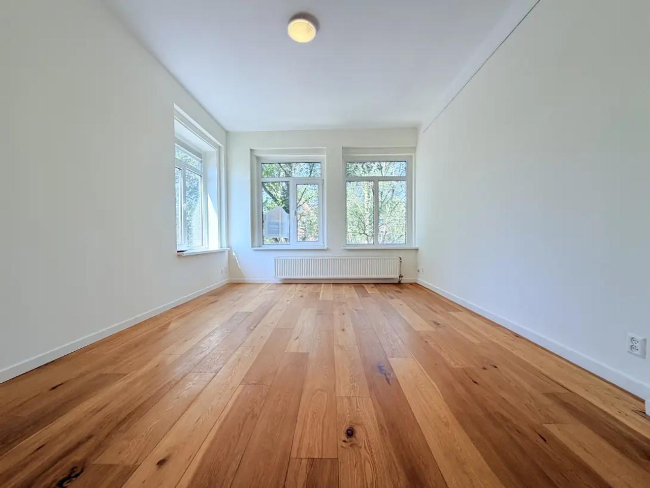 104 m² hoekappartement met drie slaapkamers - Afbeelding 2