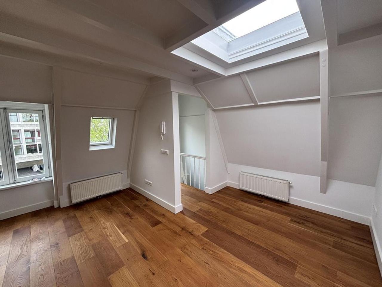 2 Bedrooms on Derde Kostverlorenkade - Image 1