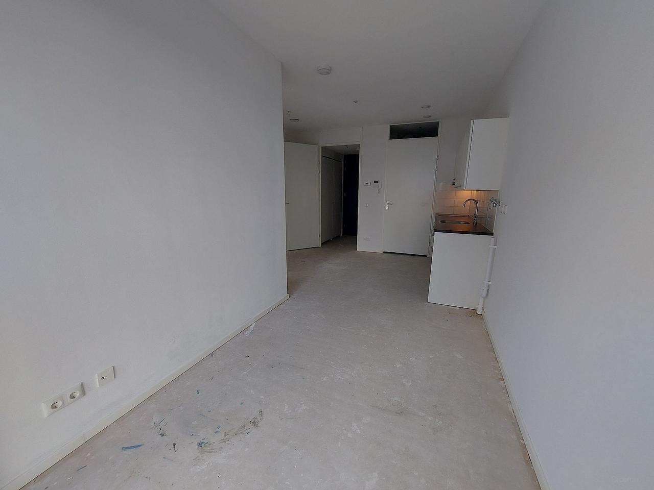 Bright 2-Room Apartment in The Hague - Image 4