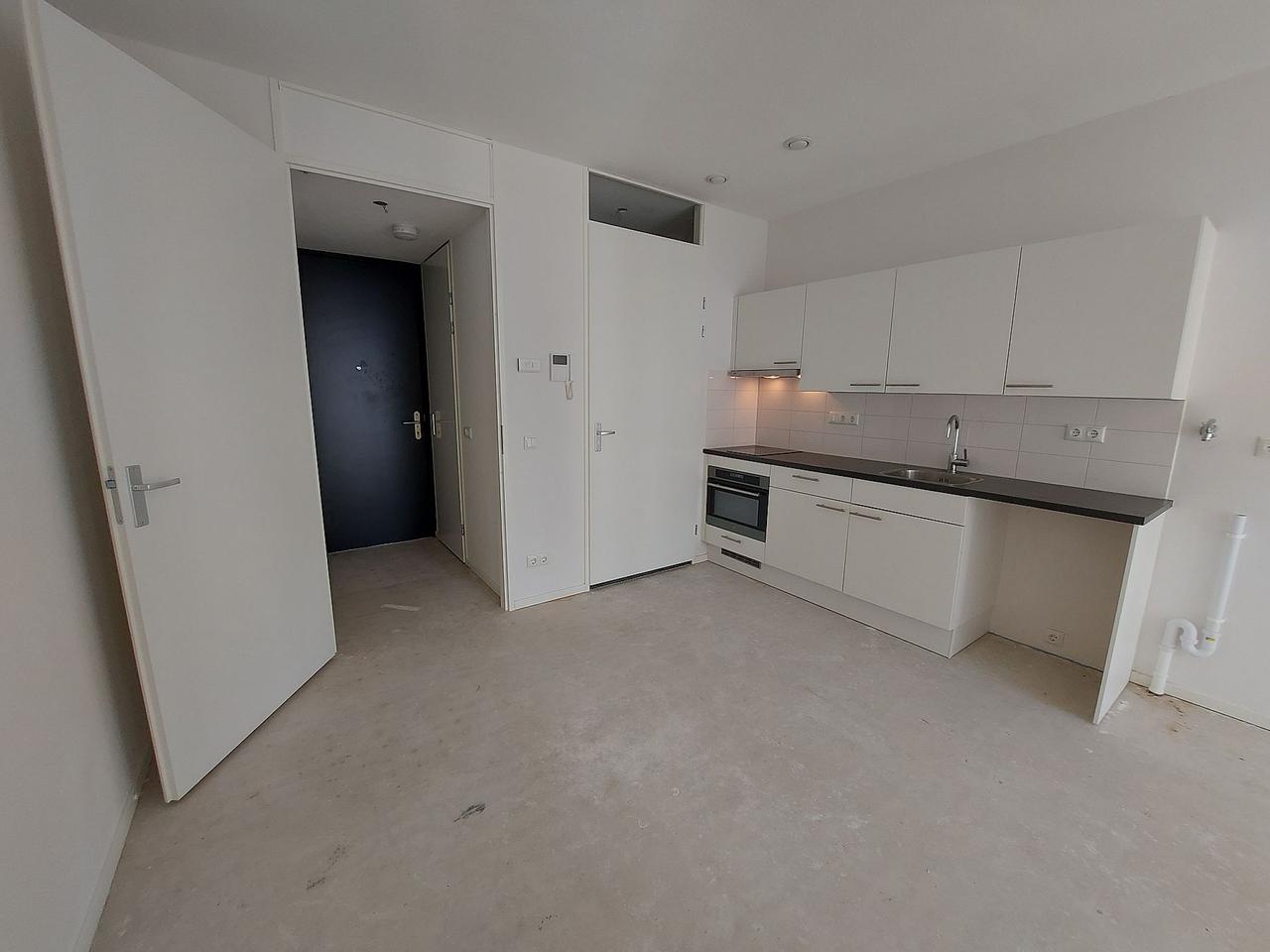Bright 2-Room Apartment in The Hague - Image 5