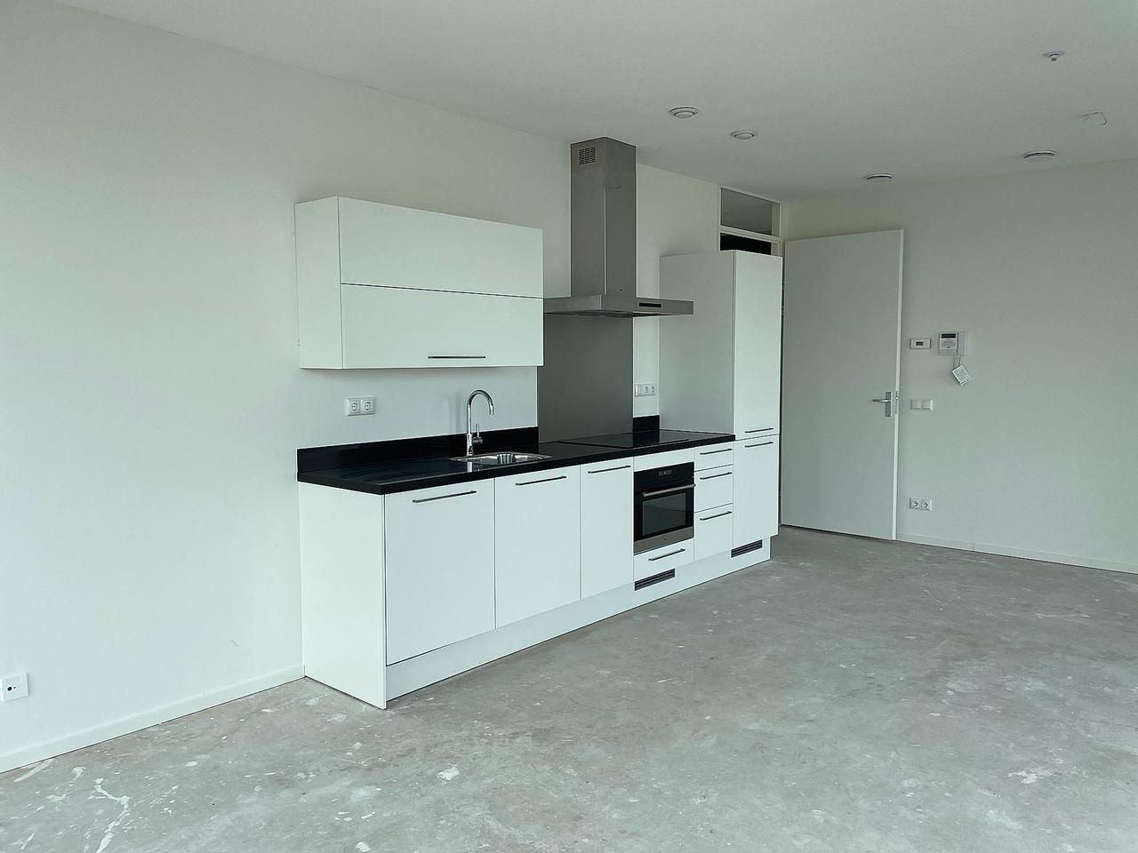 Bright 53 m² apartment on the 14th floor - Image 3