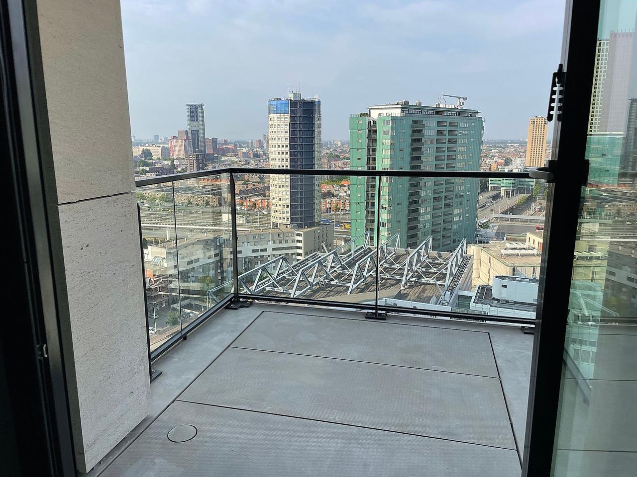 Bright 53 m² apartment on the 14th floor - Image 7