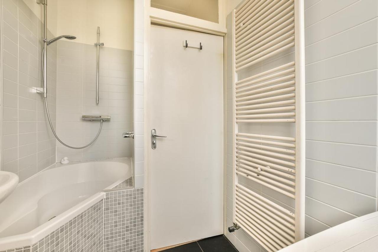 Furnished apartment in Staatsliedenbuurt - Image 15