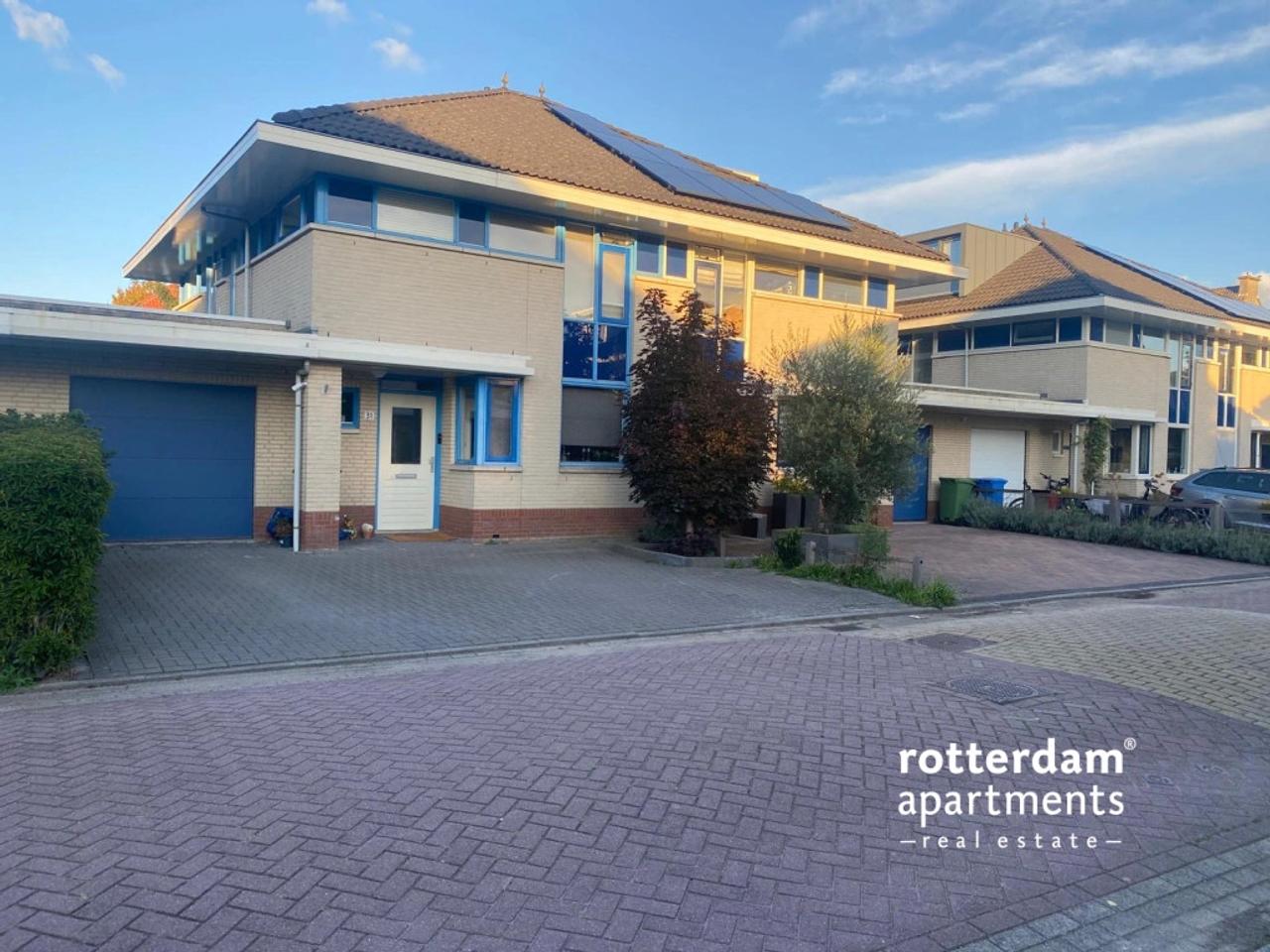 144 m² huis met tuin, garage en oprit - Afbeelding 1
