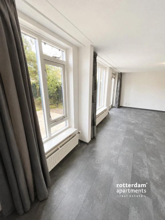 144 m² huis met tuin, garage en oprit - Afbeelding 4