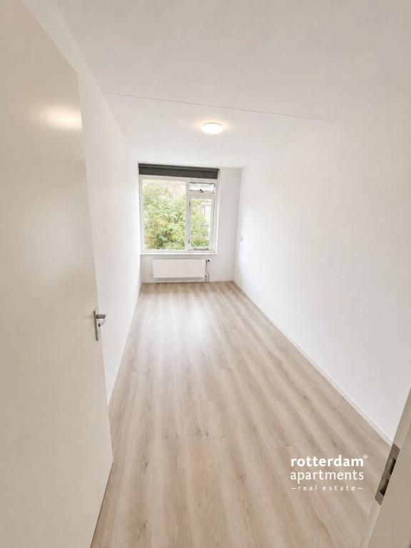 144 m² huis met tuin, garage en oprit - Afbeelding 8